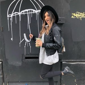 Meet your Posher, Lipi